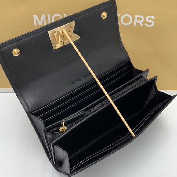 Brand New with Tag
Michael Kors Large Mimi Bifold Wallet
Color: Black - Picture 5 of 16
